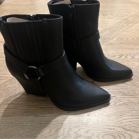 BCBGeneration Women's Cassidy Ankle Boot  9.5M - Picture 4 of 8